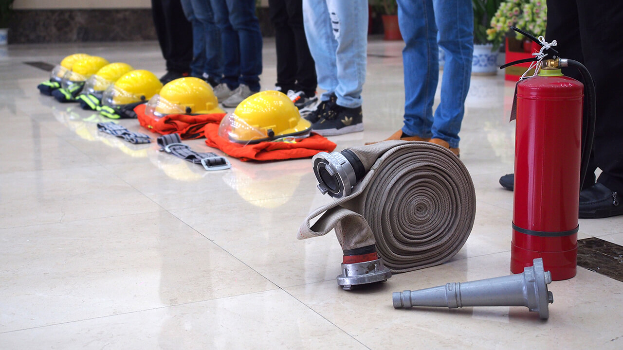 2 劉潭服裝廠(chǎng)消防員訓(xùn)練