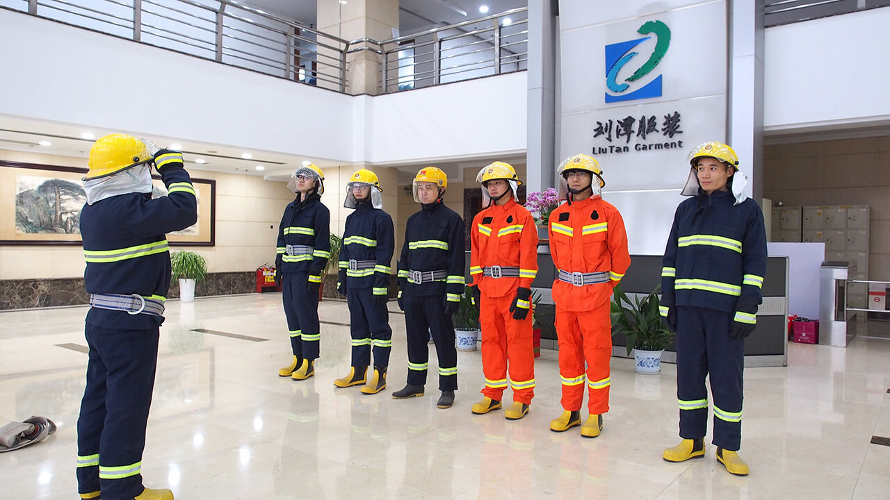 6 劉潭服裝廠(chǎng)消防員訓(xùn)練