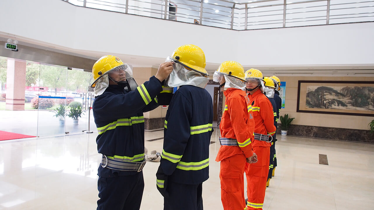 7 劉潭服裝廠(chǎng)消防員訓(xùn)練