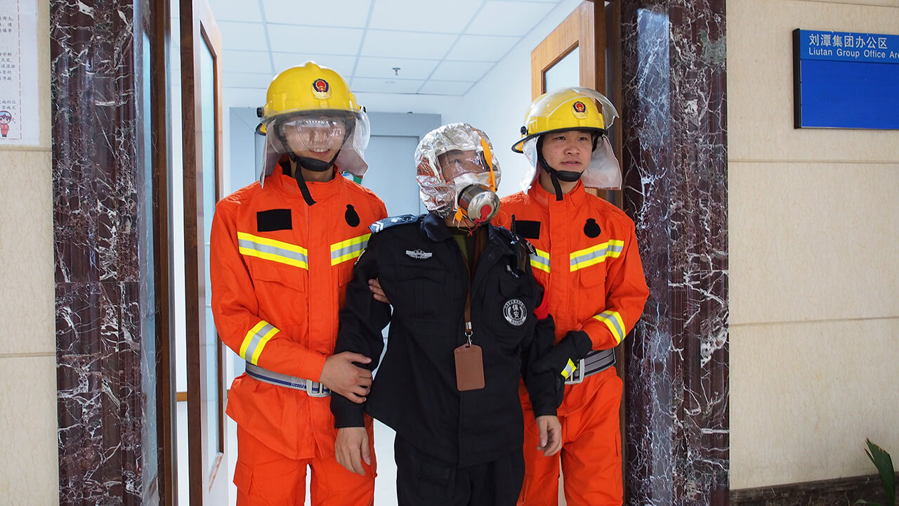 11 劉潭服裝廠(chǎng)消防員訓(xùn)練