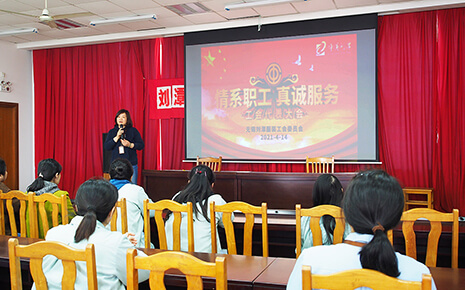 劉潭服裝廠培養“三者”職工盡職責 劉潭服裝廠培養“三者”職工盡職責