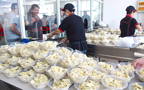 “過(guò)夏至，幸福至”劉潭服裝廠組織全廠員工吃餛飩