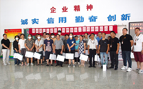 “炎炎夏日關愛員工”劉潭服裝廠工會為員工送清涼 “炎炎夏日關愛員工”劉潭服裝廠工會為員工送清涼