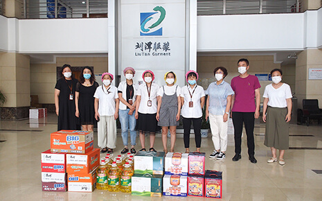 黃巷街道總工會到劉潭服裝廠慰問受災家庭員工