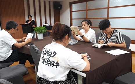 劉潭服裝廠學黨史活動：走的再遠也不能忘記來時的路