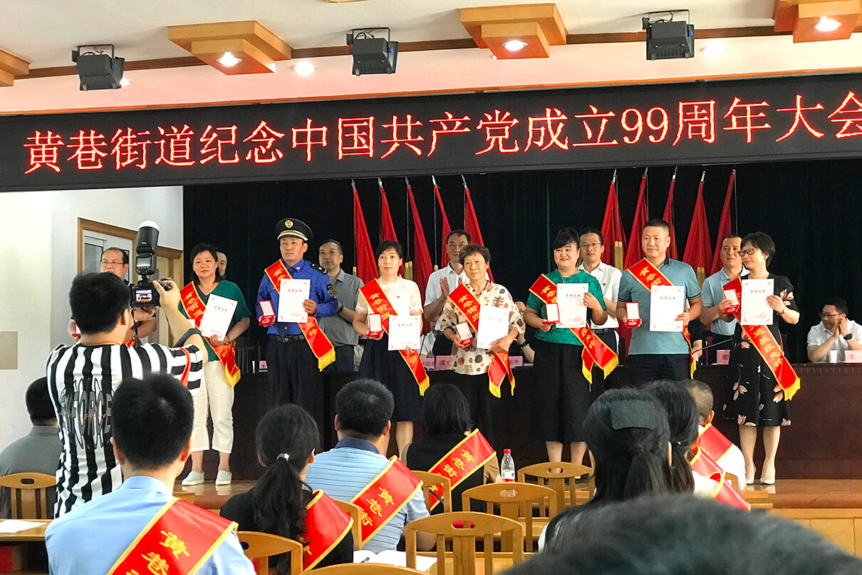 3 劉潭服裝抗疫先鋒