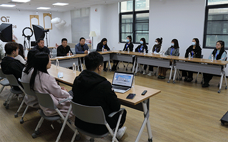 歡迎應(yīng)屆實習(xí)生來劉潭服裝廠參觀