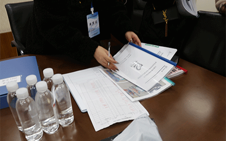 劉潭服裝廠嚴(yán)要求落實防疫舉措,筑牢嚴(yán)密防線 劉潭服裝廠嚴(yán)要求落實防疫舉措,筑牢嚴(yán)密防線