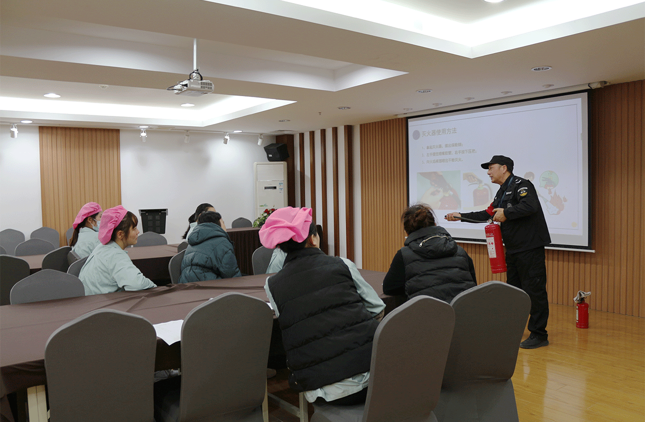 2 劉潭服裝廠開展新員工安全培訓(xùn)