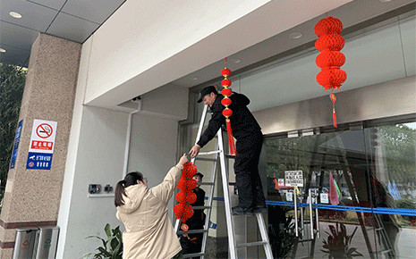 劉潭服裝廠亮化扮靚園區,營造濃厚節日氛圍 劉潭服裝廠亮化扮靚園區,營造濃厚節日氛圍