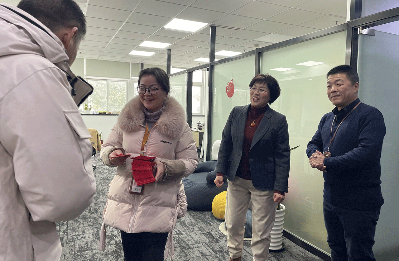 1 劉潭服裝廠團拜送祝福