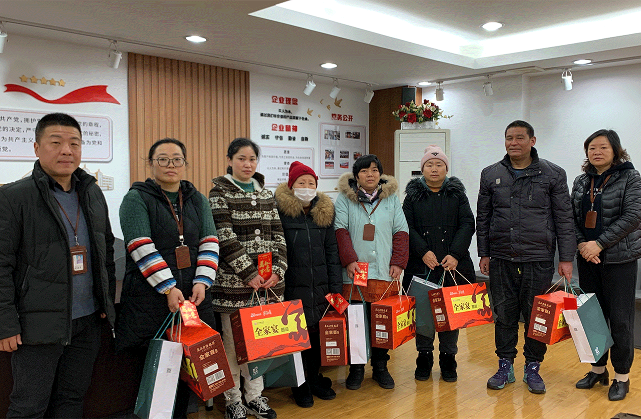 3 劉潭服裝廠開展新春慰問困難職工活動