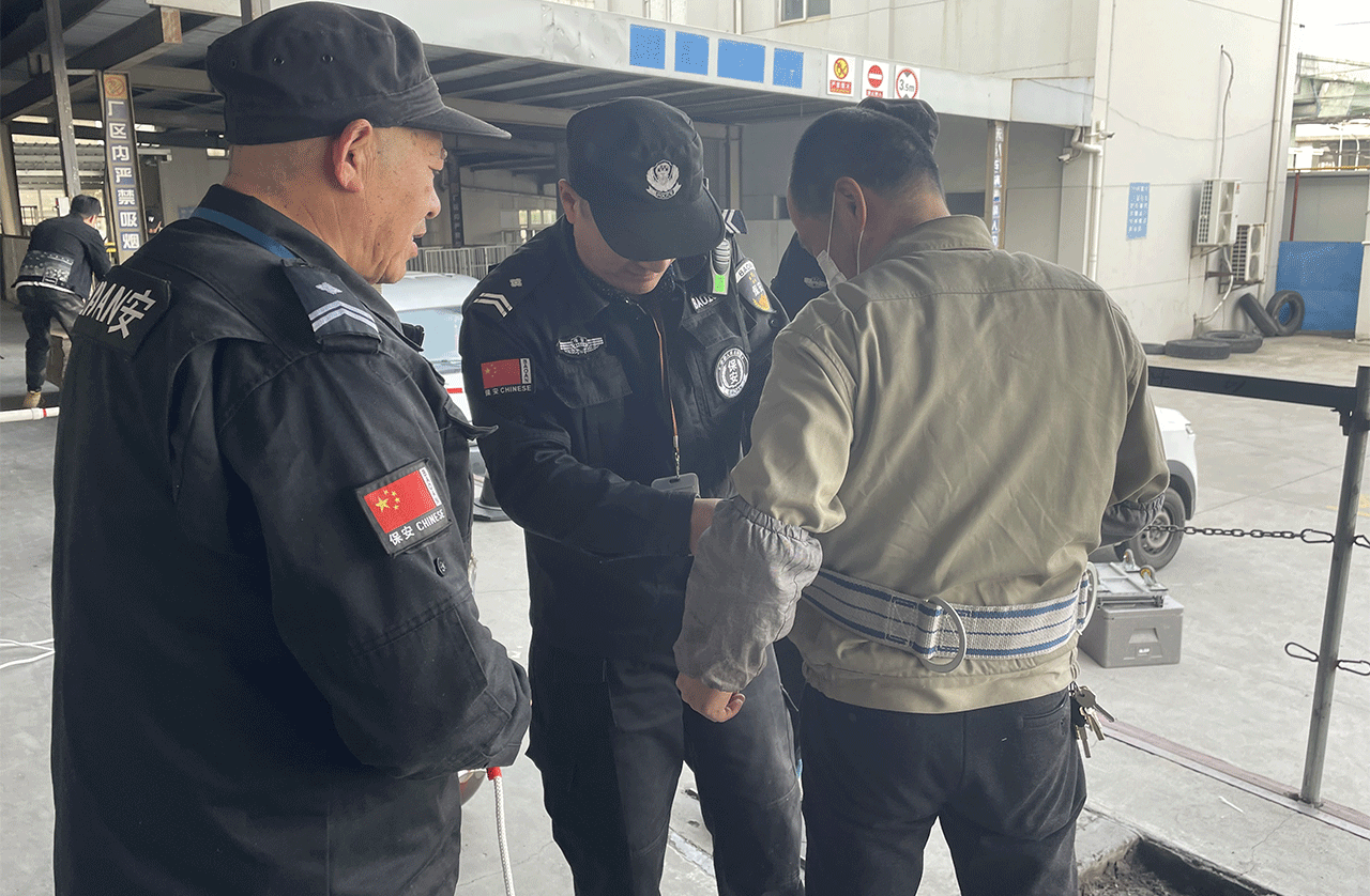 1 劉潭服裝廠開展有限空間應急演練