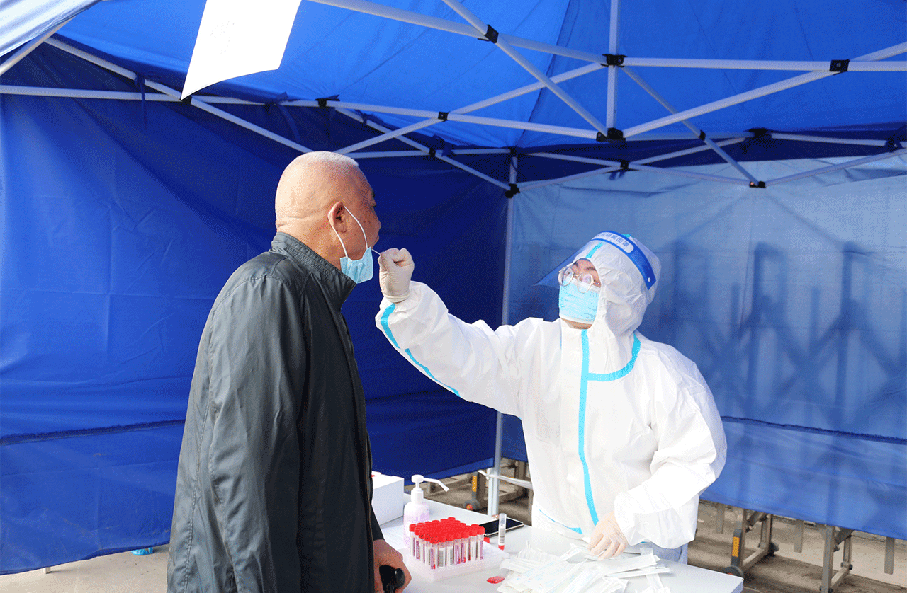 1 劉潭服裝自費開展全員核酸檢測