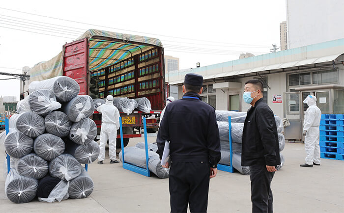 梁溪區(qū)防疫小組蒞臨劉潭服裝廠