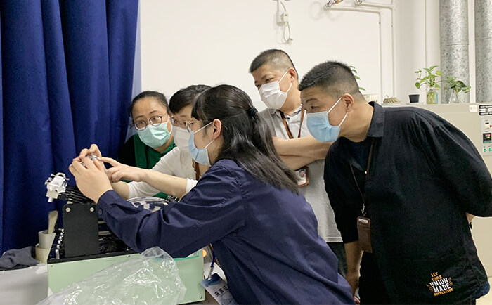 1 歡迎南京海關講師蒞臨劉潭服裝廠指導