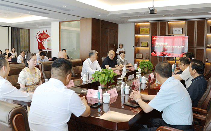 熱烈歡迎循化縣領導蒞臨劉潭服裝調研指導