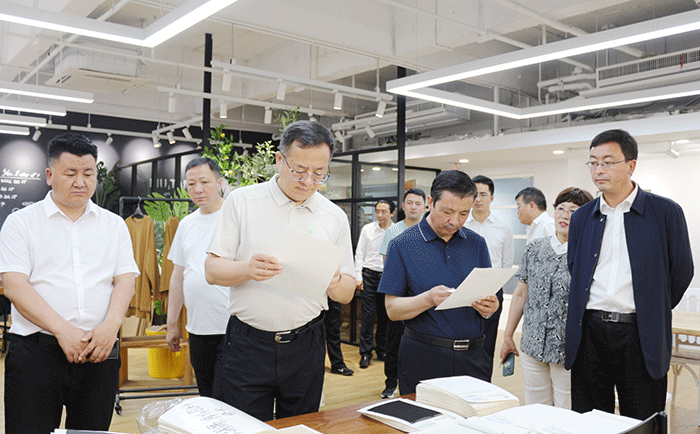 熱烈歡迎循化縣領導蒞臨劉潭服裝調研指導