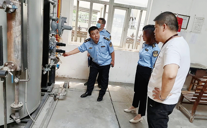 街道應(yīng)急辦到訪劉潭服裝開展燃?xì)獍踩珜m?xiàng)檢查活動(dòng) 街道應(yīng)急辦到訪劉潭服裝開展燃?xì)獍踩珜m?xiàng)檢查活動(dòng)