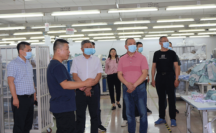 熱烈歡迎湖北省領(lǐng)導(dǎo)一行蒞臨劉潭服裝廠指導(dǎo)