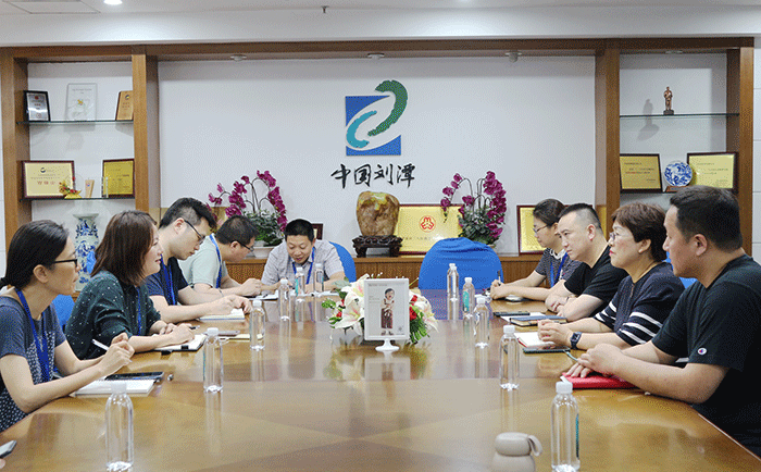 市領(lǐng)導(dǎo)蒞臨劉潭服裝廠調(diào)研指導(dǎo) 市領(lǐng)導(dǎo)蒞臨劉潭服裝廠調(diào)研指導(dǎo)