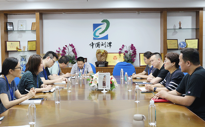 4 市領導蒞臨劉潭服裝廠調研指導