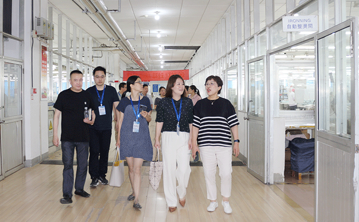 2 市領導蒞臨劉潭服裝廠調研指導