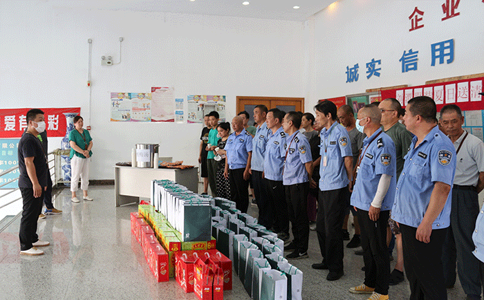 夏日送清涼,工會關懷沁人心——劉潭服裝開展慰問活動 夏日送清涼,工會關懷沁人心——劉潭服裝開展慰問活動