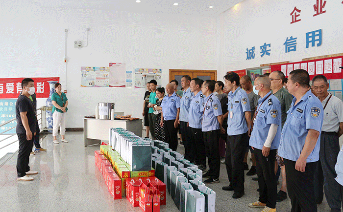 1 劉潭服裝開展慰問活動