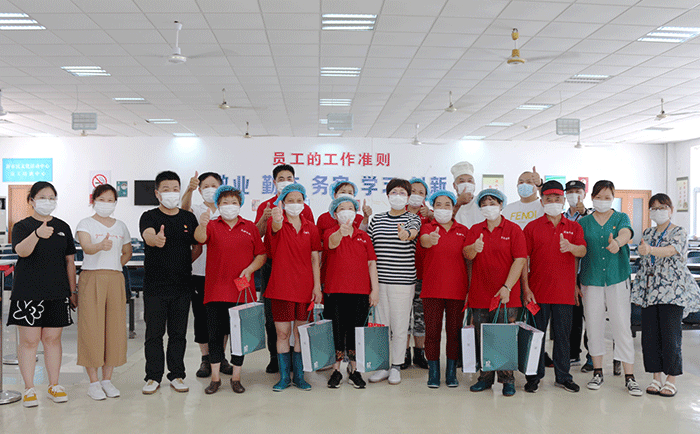 錢總慰問劉潭服裝食堂一線員工 錢總慰問劉潭服裝食堂一線員工