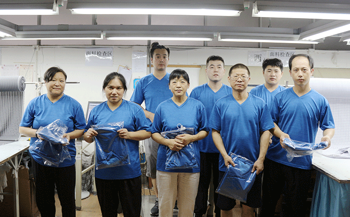 1 劉潭服裝開展夏日慰問活動(dòng)