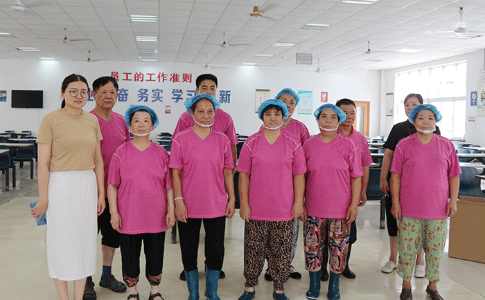 4 劉潭服裝開展夏日慰問活動(dòng)