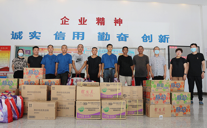 夏日送清涼 貼心關愛劉服人