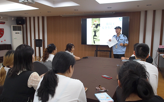 劉潭服裝廠開展新員工入職崗前培訓