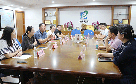 人才組到訪劉潭服裝廠調研