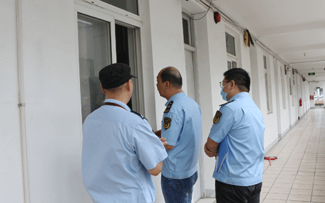 街道應急辦到訪劉潭服裝檢查走訪