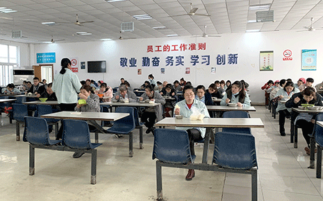 劉潭服裝多措并舉 筑牢食堂安全“防護墻”