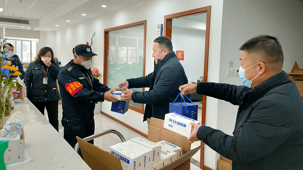 2 劉潭服裝員工收到暖心新年伴手禮