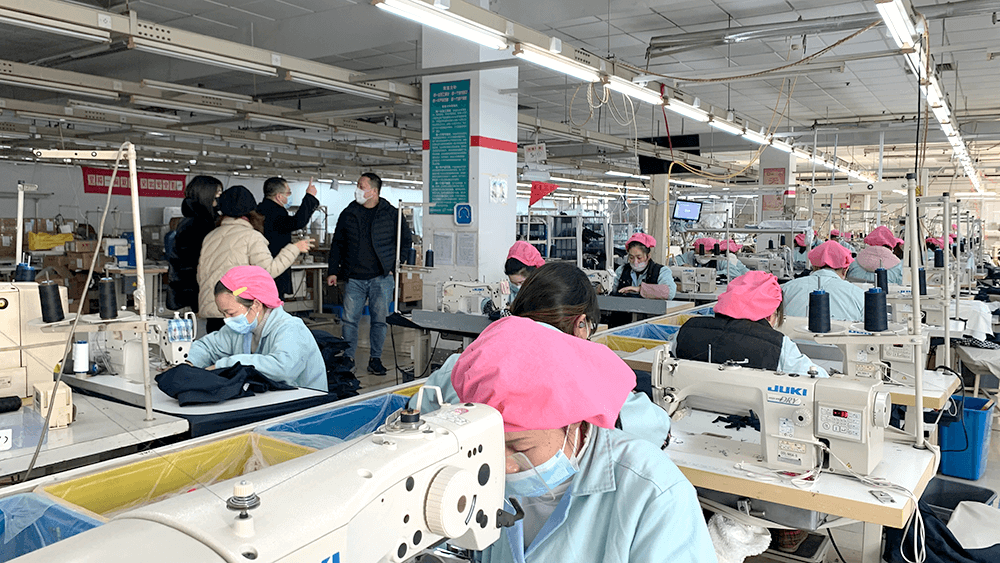 1 熱烈歡迎江蘇銀行領導帶隊走訪劉潭服裝