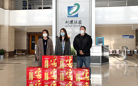 迎新春 送溫暖——區工信走訪慰問劉潭服裝