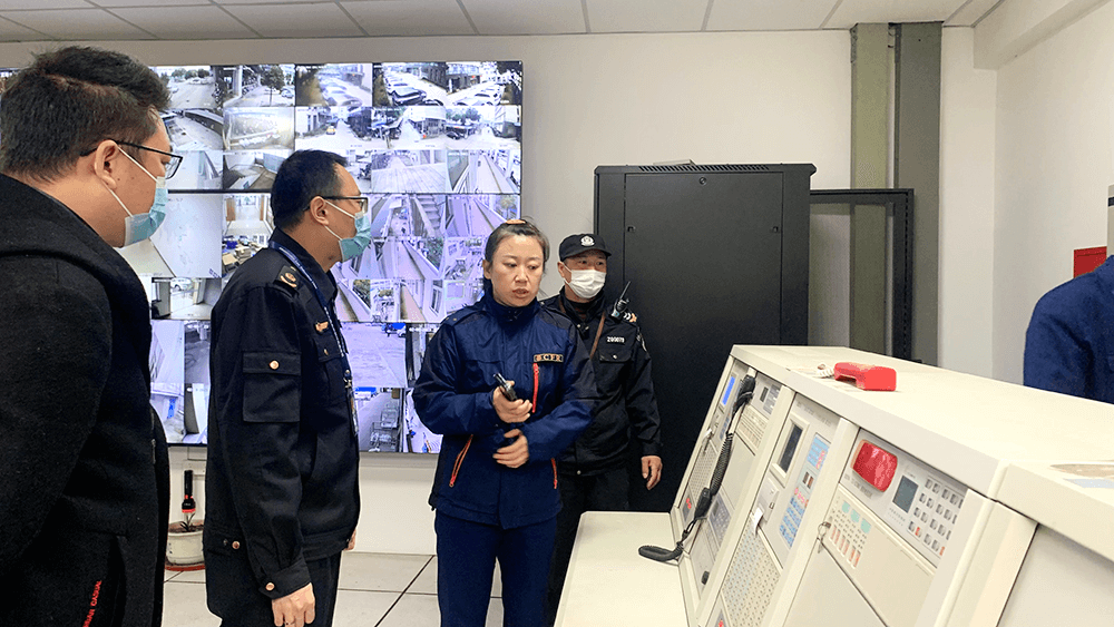 2 區(qū)應(yīng)急管理局聯(lián)合梁溪消防對(duì)劉潭服裝進(jìn)行安全檢查