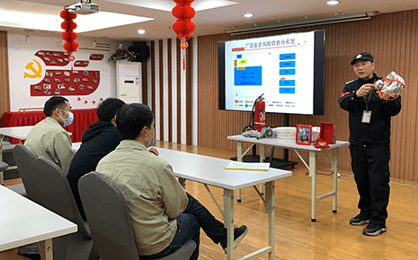 劉潭服裝開(kāi)展微型消防站消防員逃生應(yīng)急包操作使用培訓(xùn)