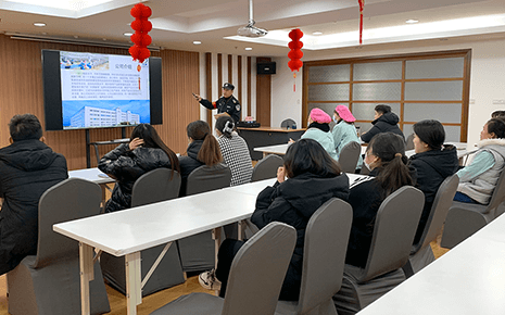 同成長(zhǎng)共向前——?jiǎng)⑻斗b開(kāi)展新員工培訓(xùn)