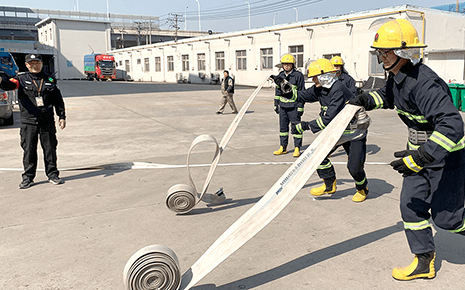 劉潭服裝開(kāi)展微型消防站消防員春季消防演練