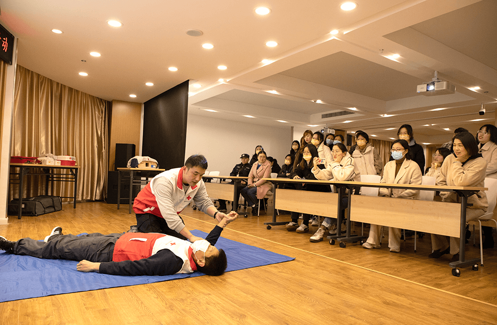 劉潭服裝參加紅十字應急救護培訓基地專項行動 劉潭服裝參加紅十字應急救護培訓基地專項行動