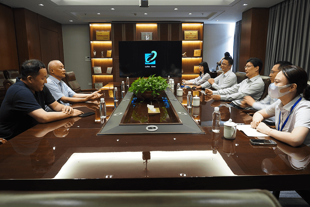 熱烈歡迎江蘇銀行領(lǐng)導(dǎo)走訪調(diào)研劉潭服裝 熱烈歡迎江蘇銀行領(lǐng)導(dǎo)走訪調(diào)研劉潭服裝