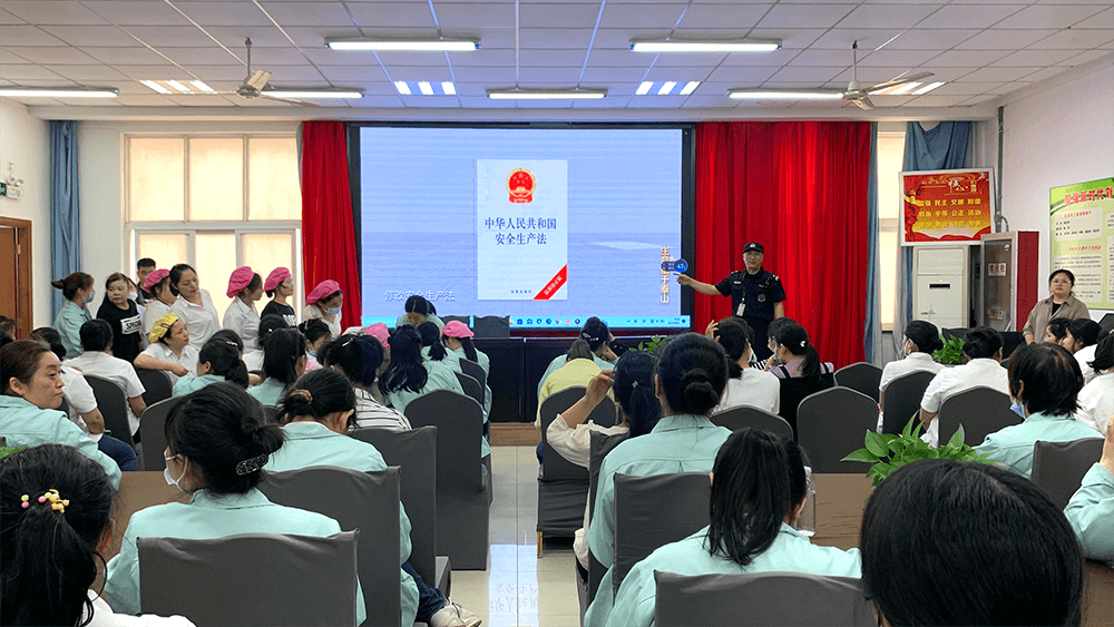 劉潭服裝加強安全生產意識提升現場管理水平 劉潭服裝加強安全生產意識提升現場管理水平