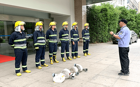 織密園區“防火網”:劉潭服裝開展微型消防站消防演練 織密園區“防火網”:劉潭服裝開展微型消防站消防演練