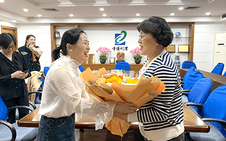 劉潭服裝:熱烈歡迎街道組織委員來訪 劉潭服裝:熱烈歡迎街道組織委員來訪