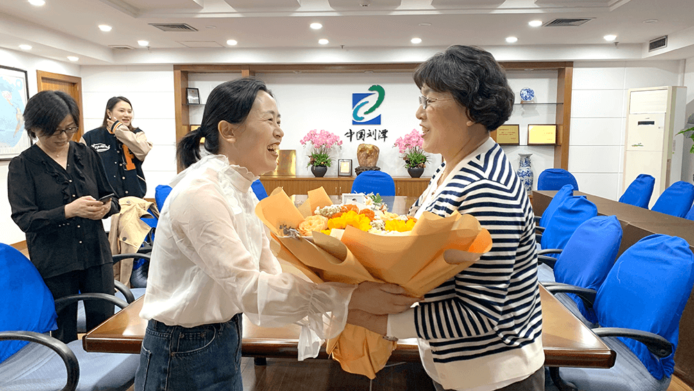 劉潭服裝熱烈歡迎街道組織委員來訪 劉潭服裝熱烈歡迎街道組織委員來訪